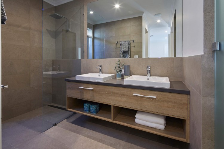 Glass Shower Screens | Framed, Semi-Frameless & Frameless | Rapid Glass